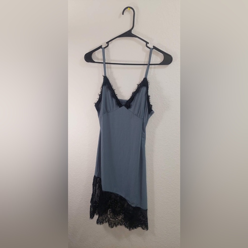 Elegant Lace Trim Chemise - Blue and Black